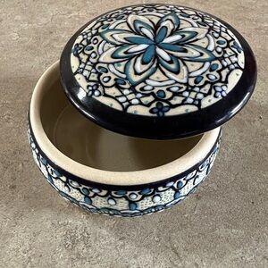 Hand Painted Blue and White Ceramic Decorative Trinket Dish with Cover
